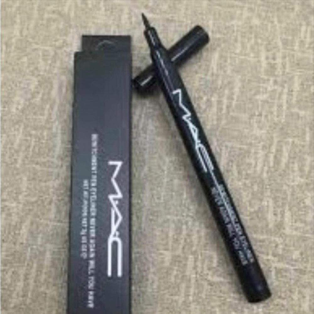 M.A.C BEWITCHMENT PEN EYELINER NO 818 🔥🔥🔥